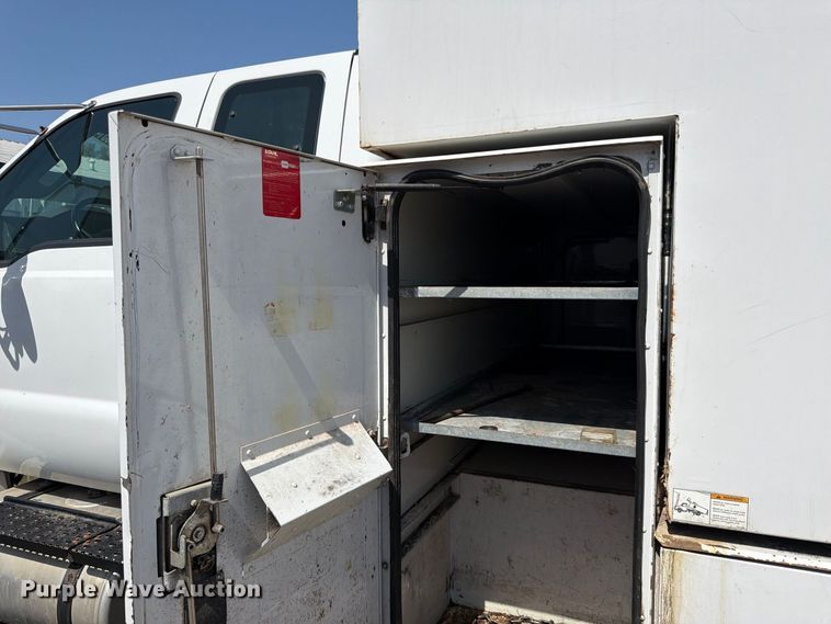 image for item YA3286 2015 Ford F750 Super Duty chipper truck