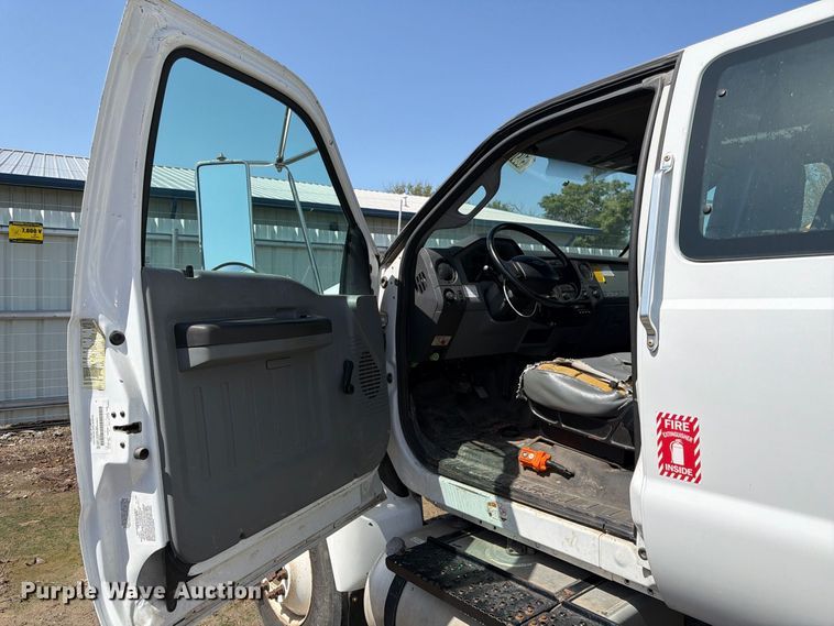 image for item YA3286 2015 Ford F750 Super Duty chipper truck