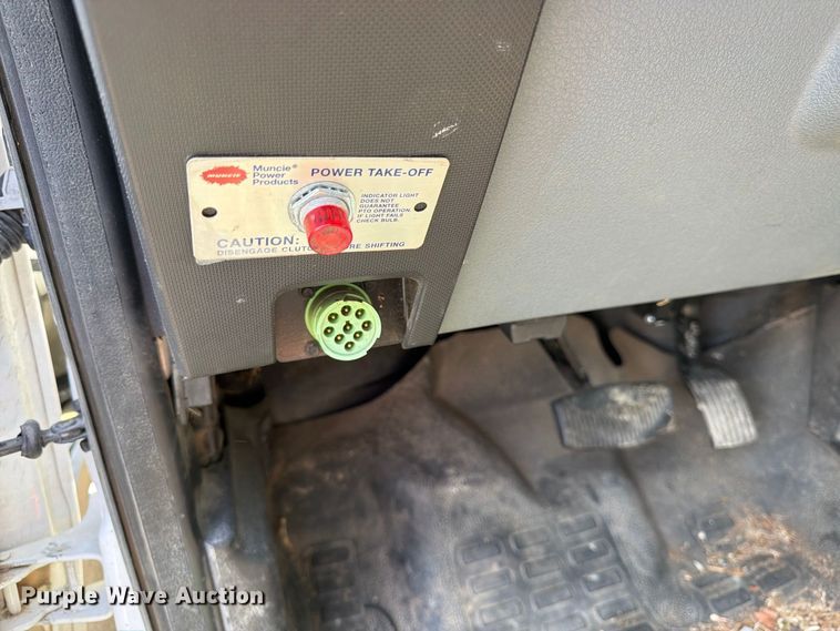 image for item YA3286 2015 Ford F750 Super Duty chipper truck