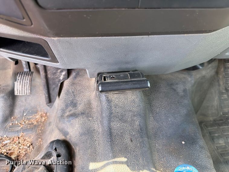 image for item YA3286 2015 Ford F750 Super Duty chipper truck