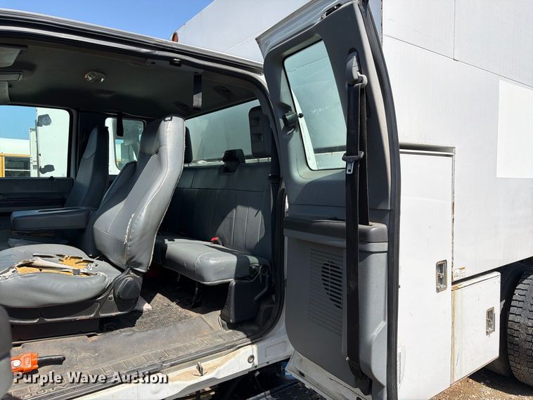image for item YA3286 2015 Ford F750 Super Duty chipper truck