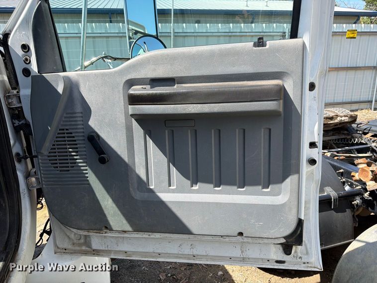 image for item YA3286 2015 Ford F750 Super Duty chipper truck