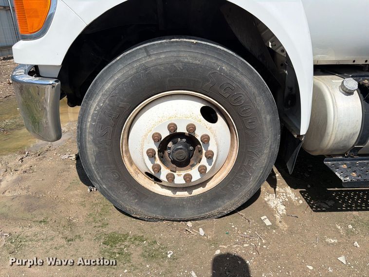image for item YA3286 2015 Ford F750 Super Duty chipper truck