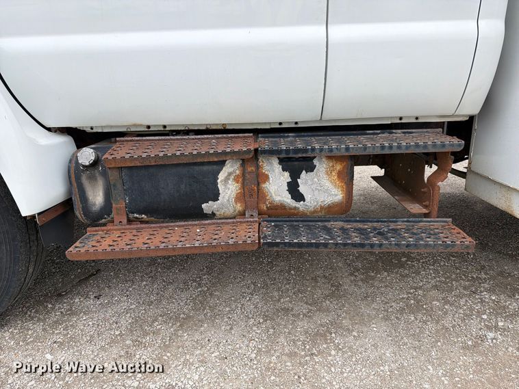image for item YA3900 2010 Ford F750 Super Duty chipper truck
