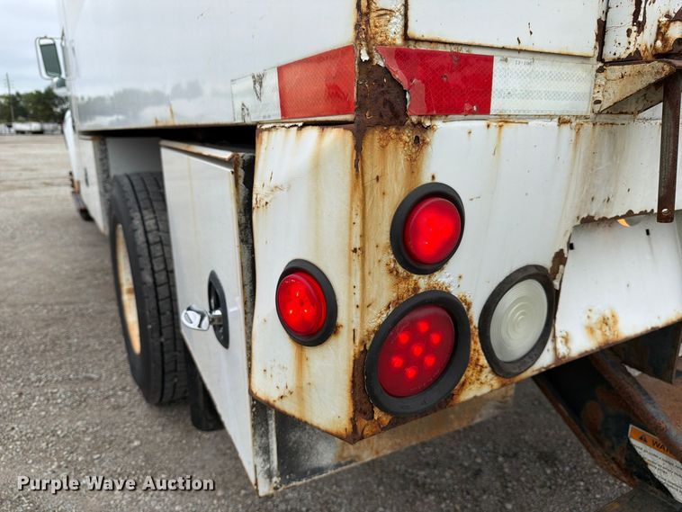 image for item YA3900 2010 Ford F750 Super Duty chipper truck