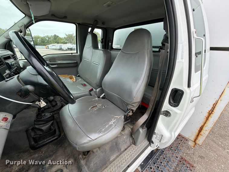 image for item YA3900 2010 Ford F750 Super Duty chipper truck