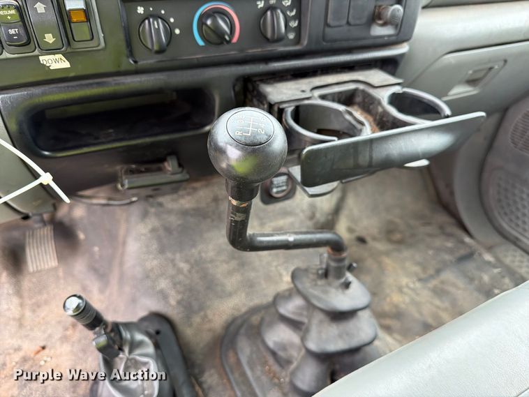 image for item YA3900 2010 Ford F750 Super Duty chipper truck