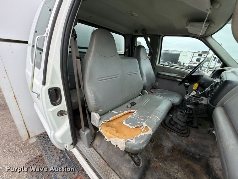image for item YA3900 2010 Ford F750 Super Duty chipper truck