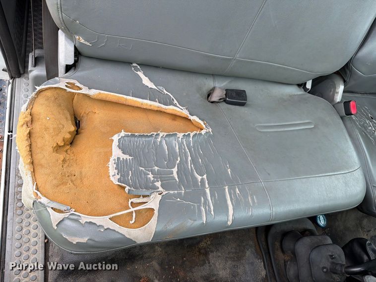image for item YA3900 2010 Ford F750 Super Duty chipper truck