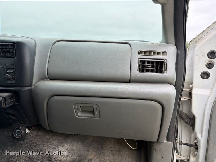 image for item YA3900 2010 Ford F750 Super Duty chipper truck