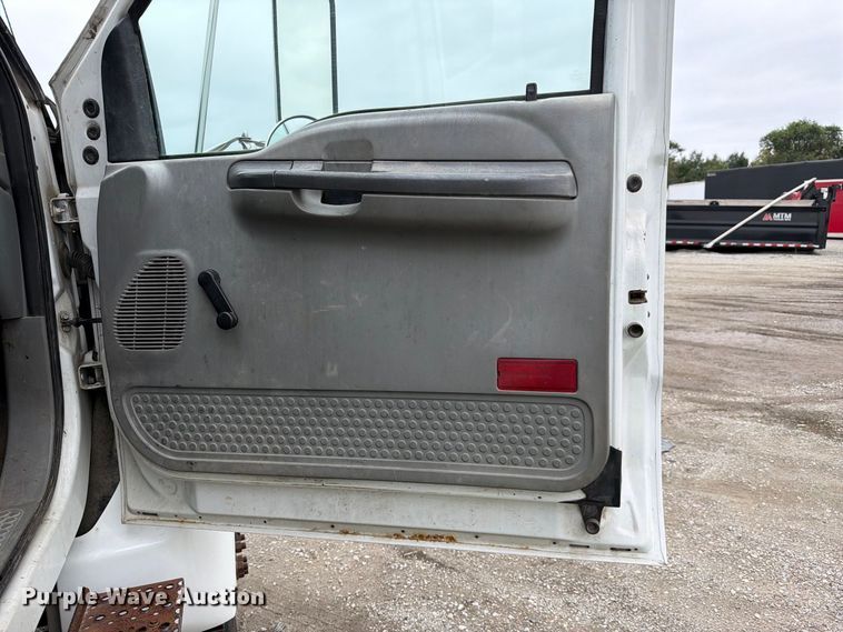 image for item YA3900 2010 Ford F750 Super Duty chipper truck