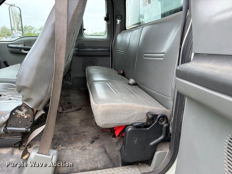 image for item YA3900 2010 Ford F750 Super Duty chipper truck