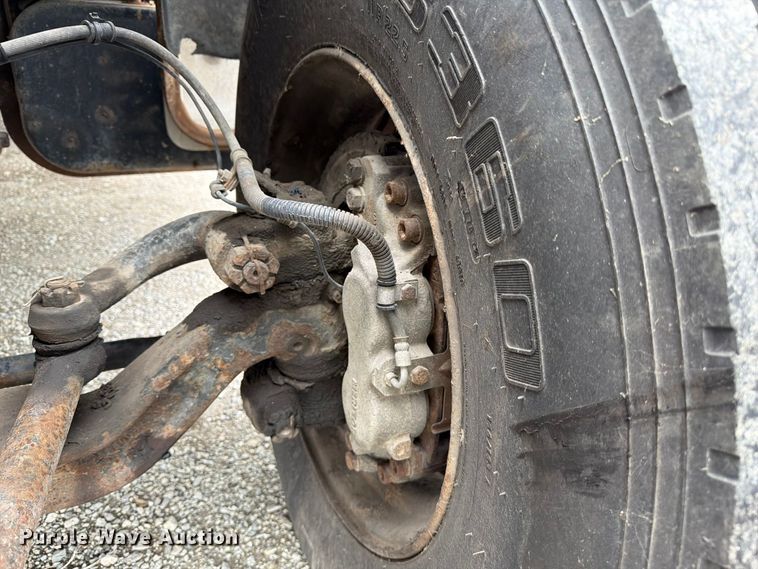 image for item YA3900 2010 Ford F750 Super Duty chipper truck