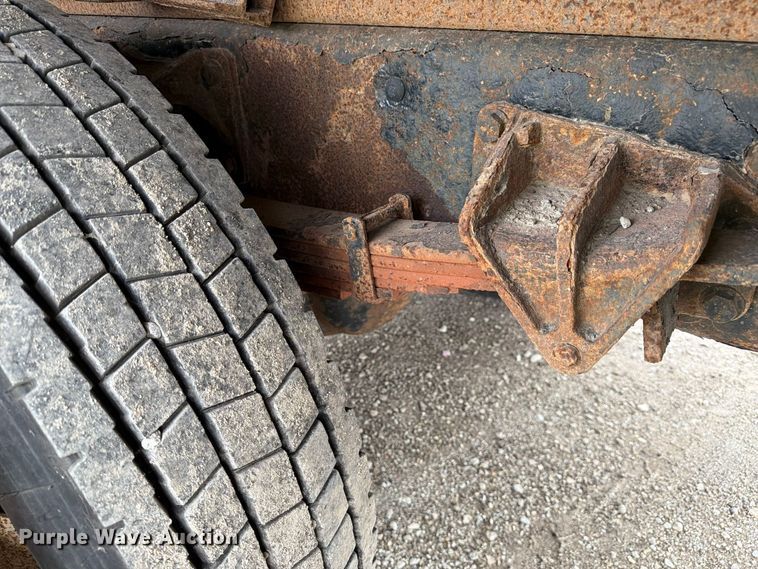 image for item YA3900 2010 Ford F750 Super Duty chipper truck