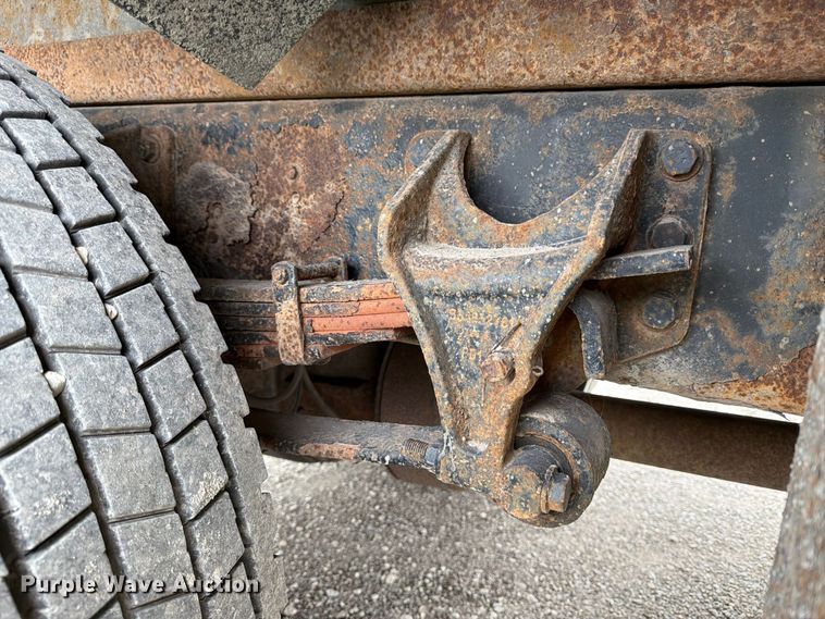 image for item YA3900 2010 Ford F750 Super Duty chipper truck