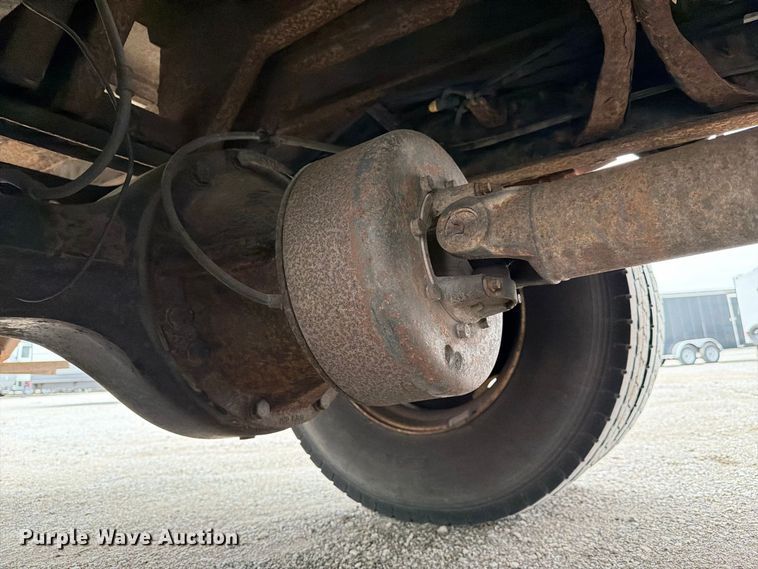 image for item YA3900 2010 Ford F750 Super Duty chipper truck