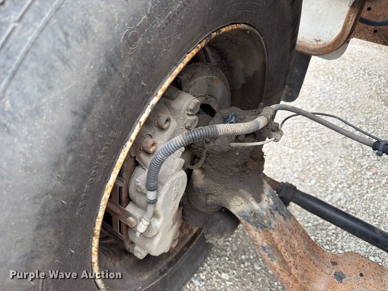 image for item YA3900 2010 Ford F750 Super Duty chipper truck