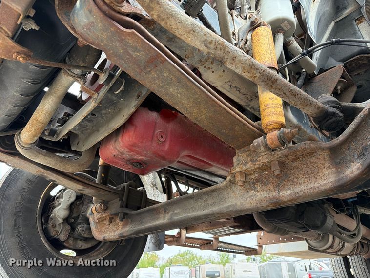 image for item YA3900 2010 Ford F750 Super Duty chipper truck