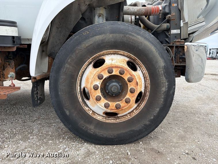 image for item YA3900 2010 Ford F750 Super Duty chipper truck