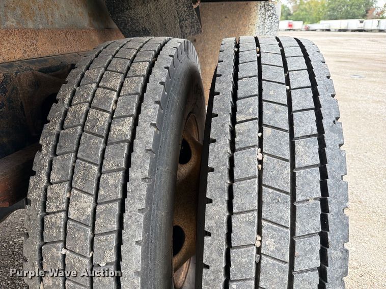 image for item YA3900 2010 Ford F750 Super Duty chipper truck