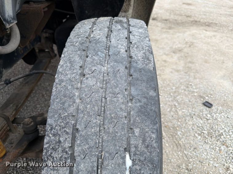image for item YA3900 2010 Ford F750 Super Duty chipper truck