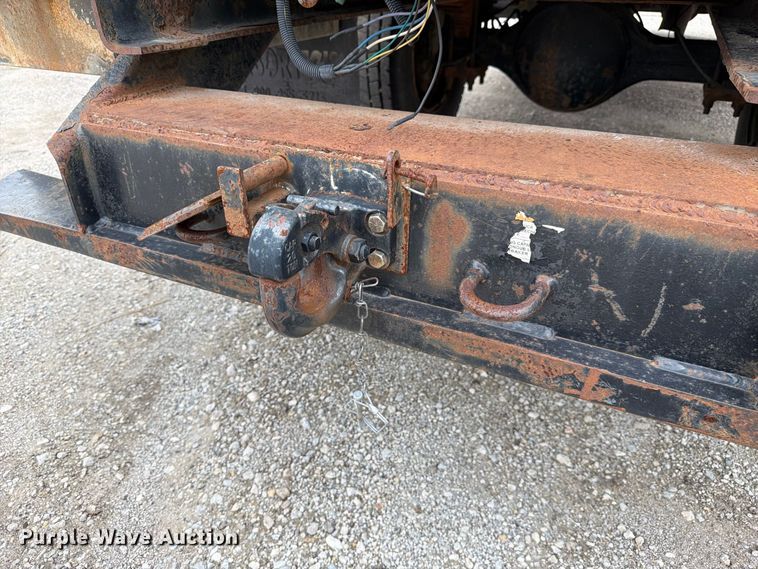 image for item YA3900 2010 Ford F750 Super Duty chipper truck