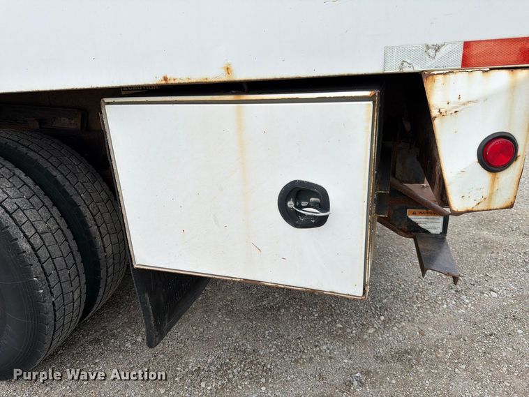 image for item YA3900 2010 Ford F750 Super Duty chipper truck