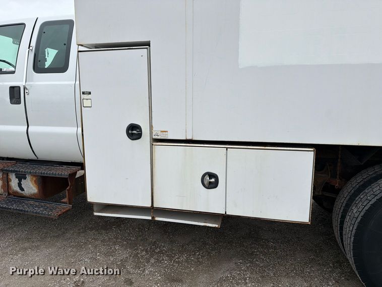 image for item YA3900 2010 Ford F750 Super Duty chipper truck