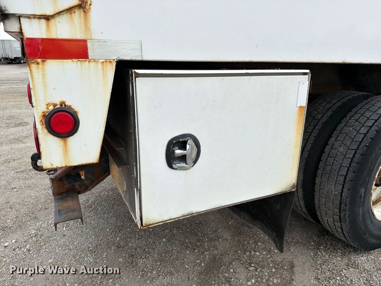 image for item YA3900 2010 Ford F750 Super Duty chipper truck