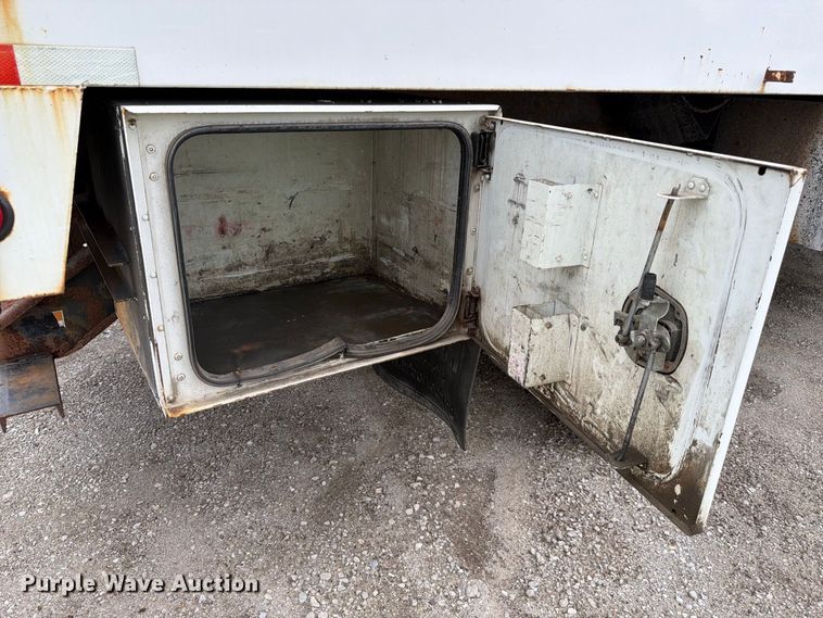 image for item YA3900 2010 Ford F750 Super Duty chipper truck