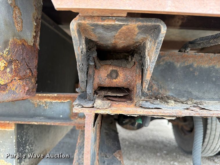 image for item YA3900 2010 Ford F750 Super Duty chipper truck