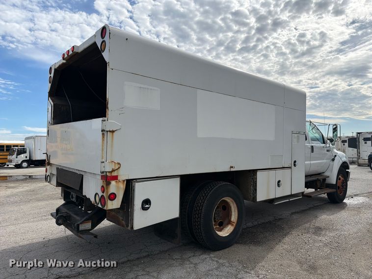 image for item YA3902 2010 Ford F750 Super Duty chipper truck