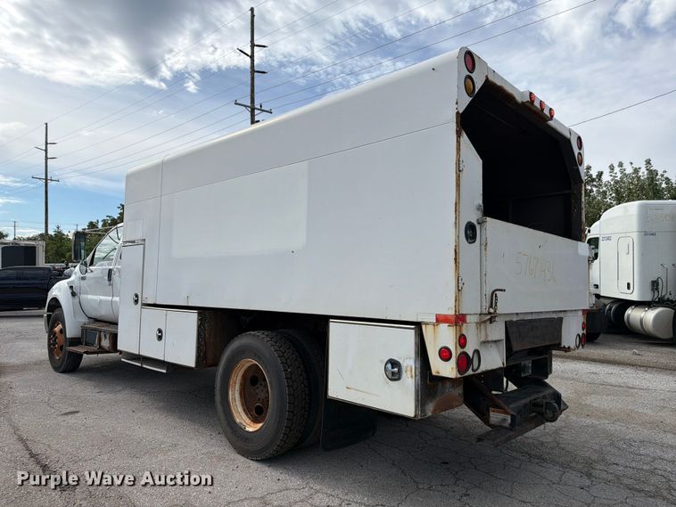 image for item YA3902 2010 Ford F750 Super Duty chipper truck