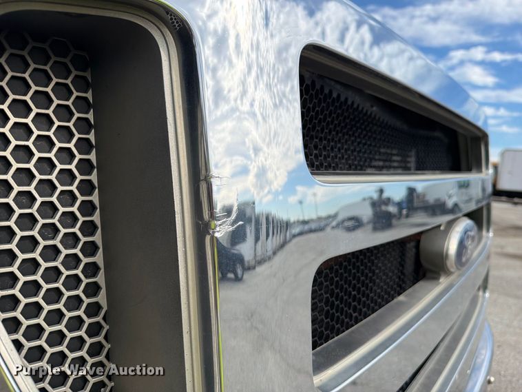 image for item YA3902 2010 Ford F750 Super Duty chipper truck