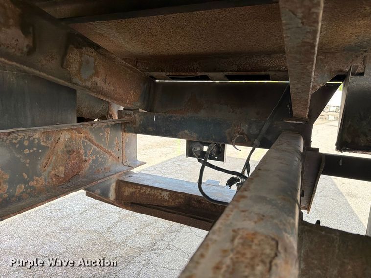 image for item YA3902 2010 Ford F750 Super Duty chipper truck