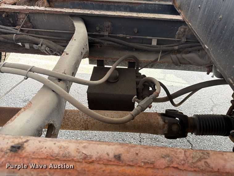 image for item YA3902 2010 Ford F750 Super Duty chipper truck