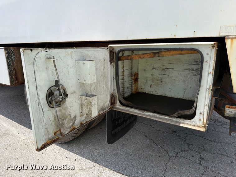 image for item YA3902 2010 Ford F750 Super Duty chipper truck