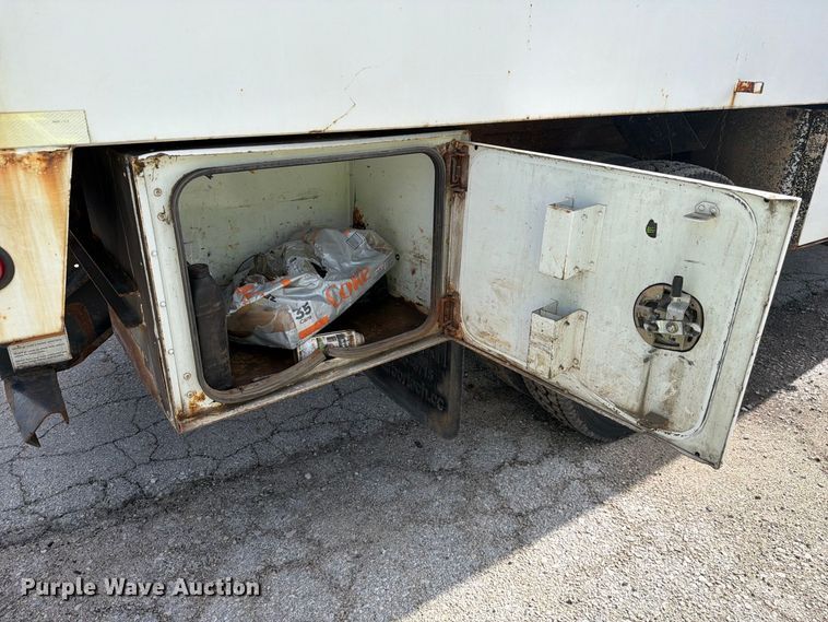image for item YA3902 2010 Ford F750 Super Duty chipper truck
