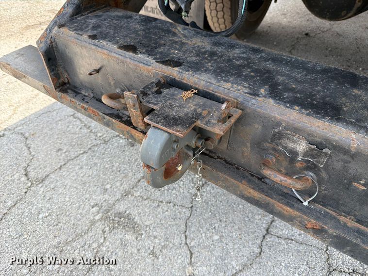 image for item YA3902 2010 Ford F750 Super Duty chipper truck