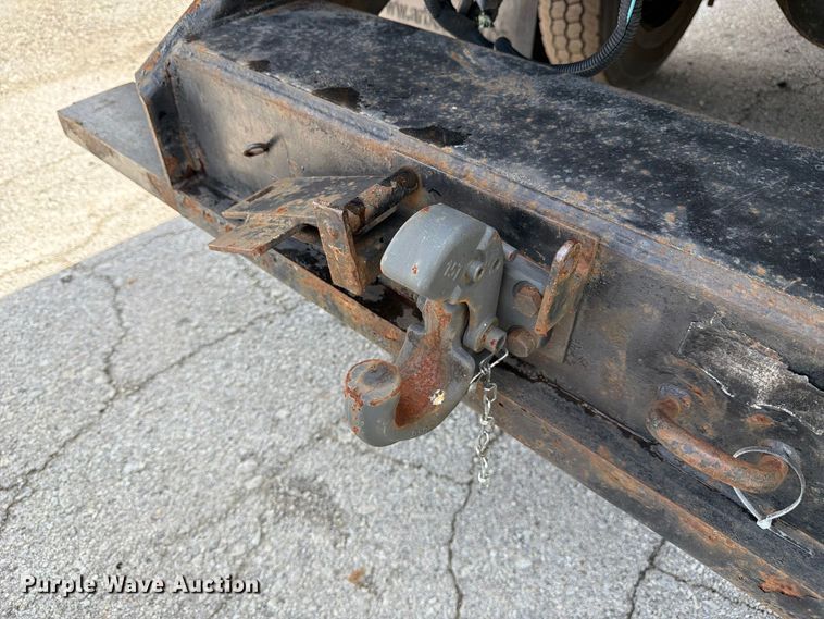 image for item YA3902 2010 Ford F750 Super Duty chipper truck