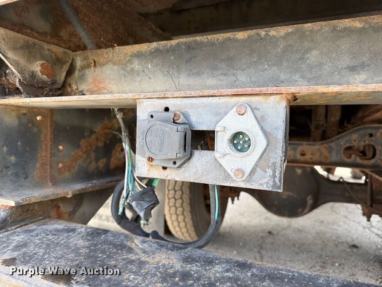 image for item YA3902 2010 Ford F750 Super Duty chipper truck