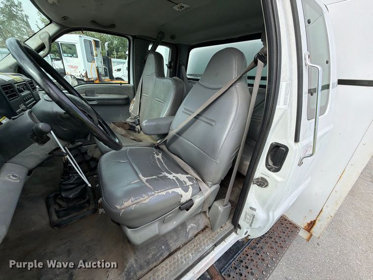 image for item YA3902 2010 Ford F750 Super Duty chipper truck