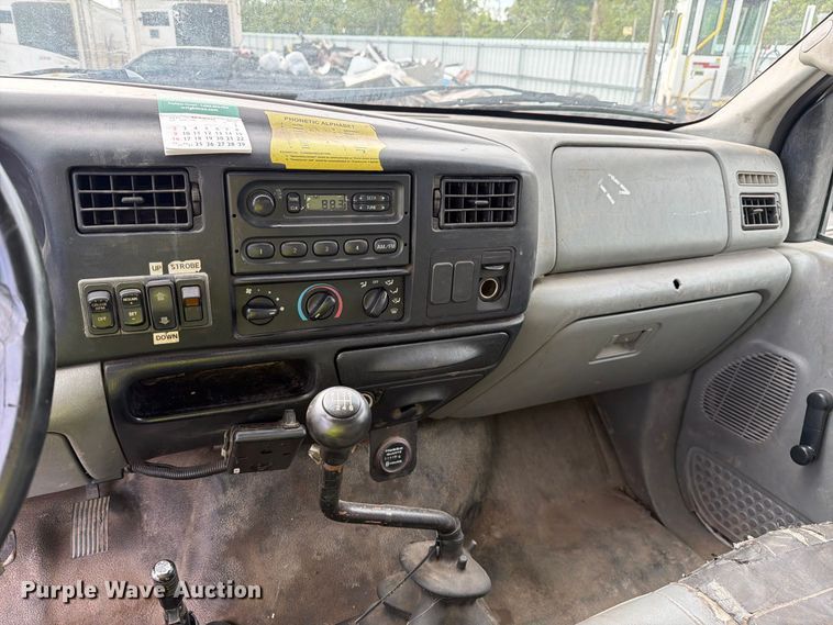 image for item YA3902 2010 Ford F750 Super Duty chipper truck