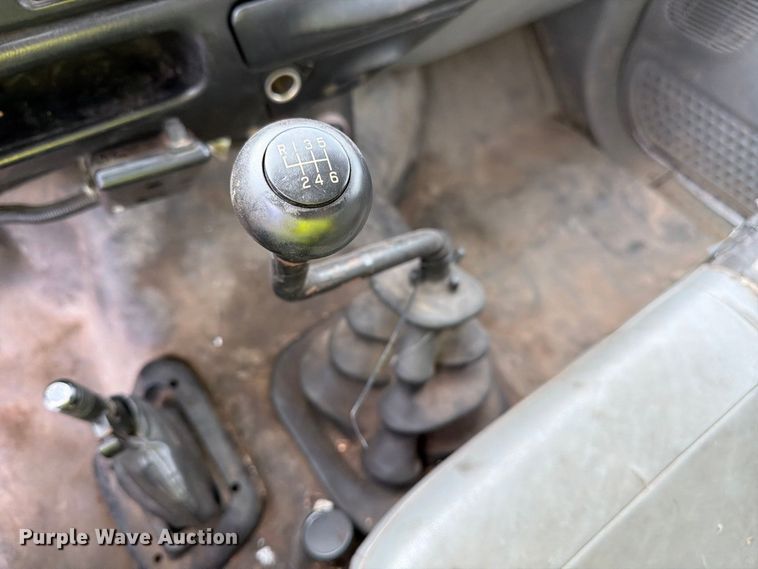 image for item YA3902 2010 Ford F750 Super Duty chipper truck
