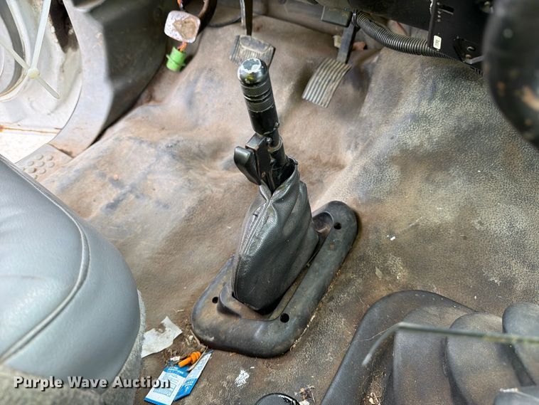 image for item YA3902 2010 Ford F750 Super Duty chipper truck