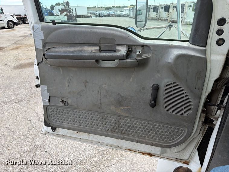 image for item YA3902 2010 Ford F750 Super Duty chipper truck