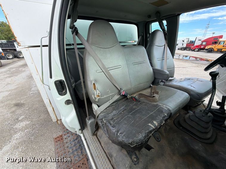 image for item YA3902 2010 Ford F750 Super Duty chipper truck