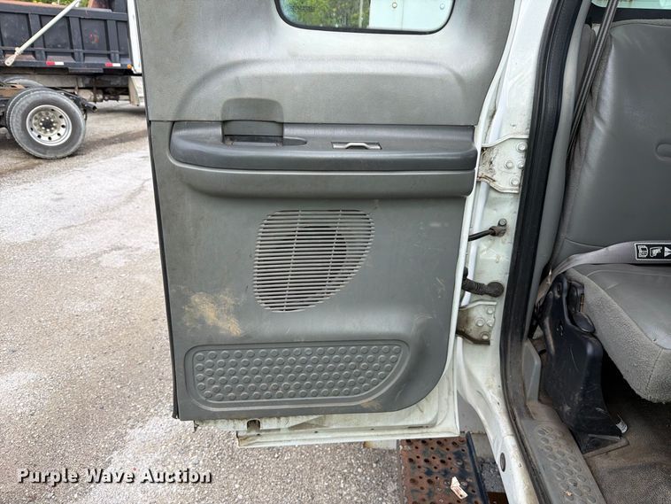 image for item YA3902 2010 Ford F750 Super Duty chipper truck