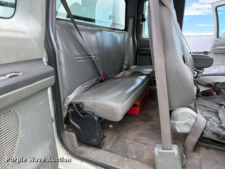 image for item YA3902 2010 Ford F750 Super Duty chipper truck
