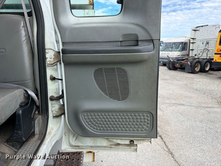 image for item YA3902 2010 Ford F750 Super Duty chipper truck